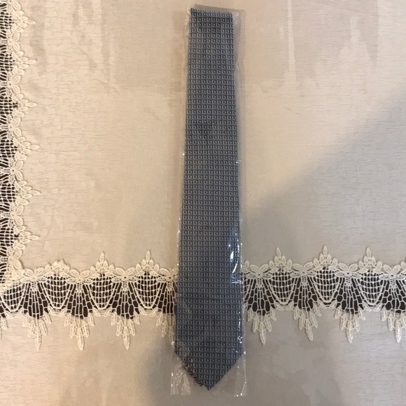 Halston Men’s Dress Tie - Picture 1 of 2